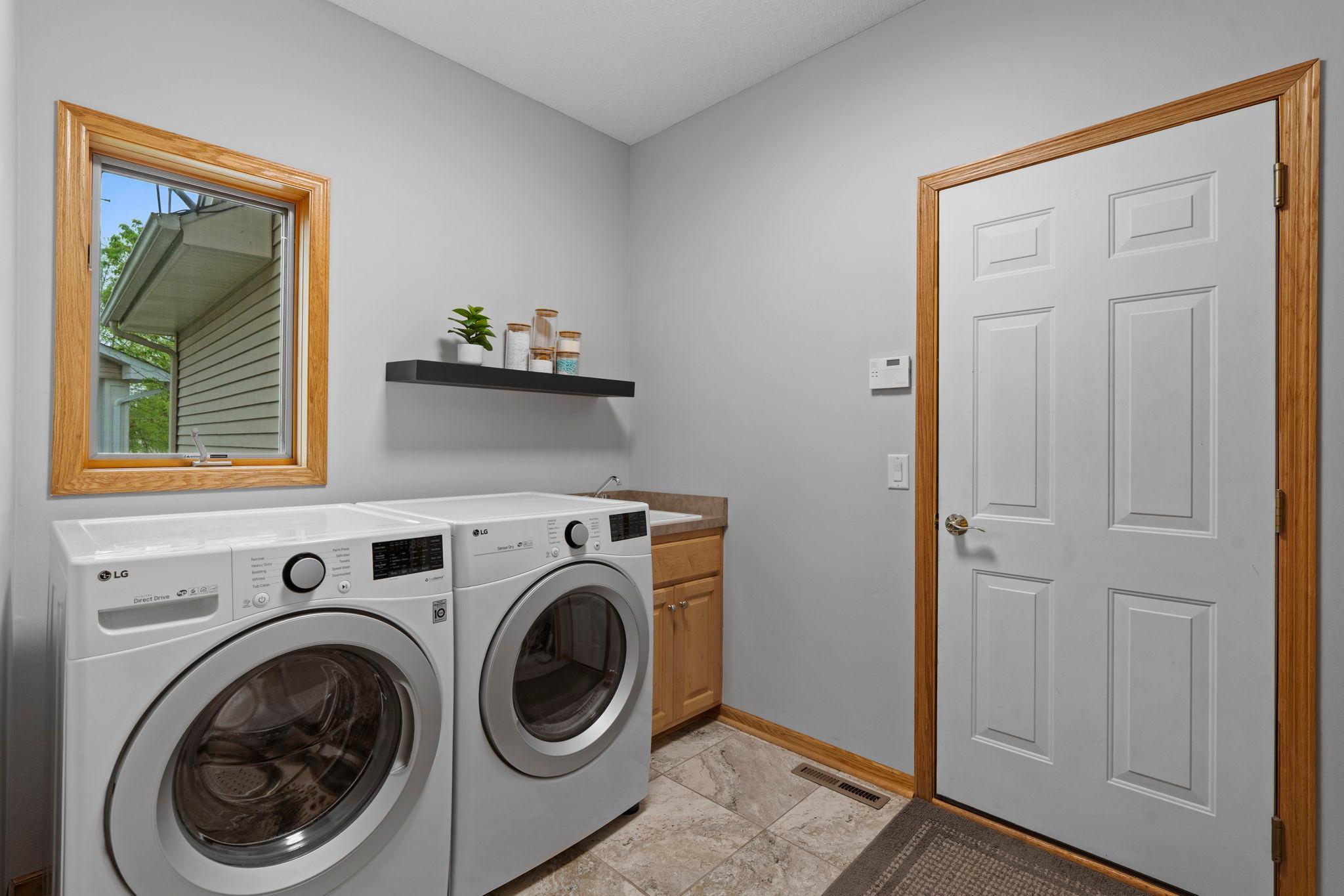 35-web-or-mls-14259 Geneva Ave N-270.jpg