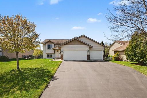 11337 73rd Street NE, Albertville, MN 55301