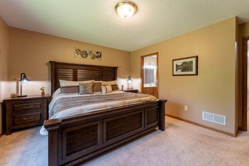 Primary bedroom dimensions - 13.75x12.25 ft