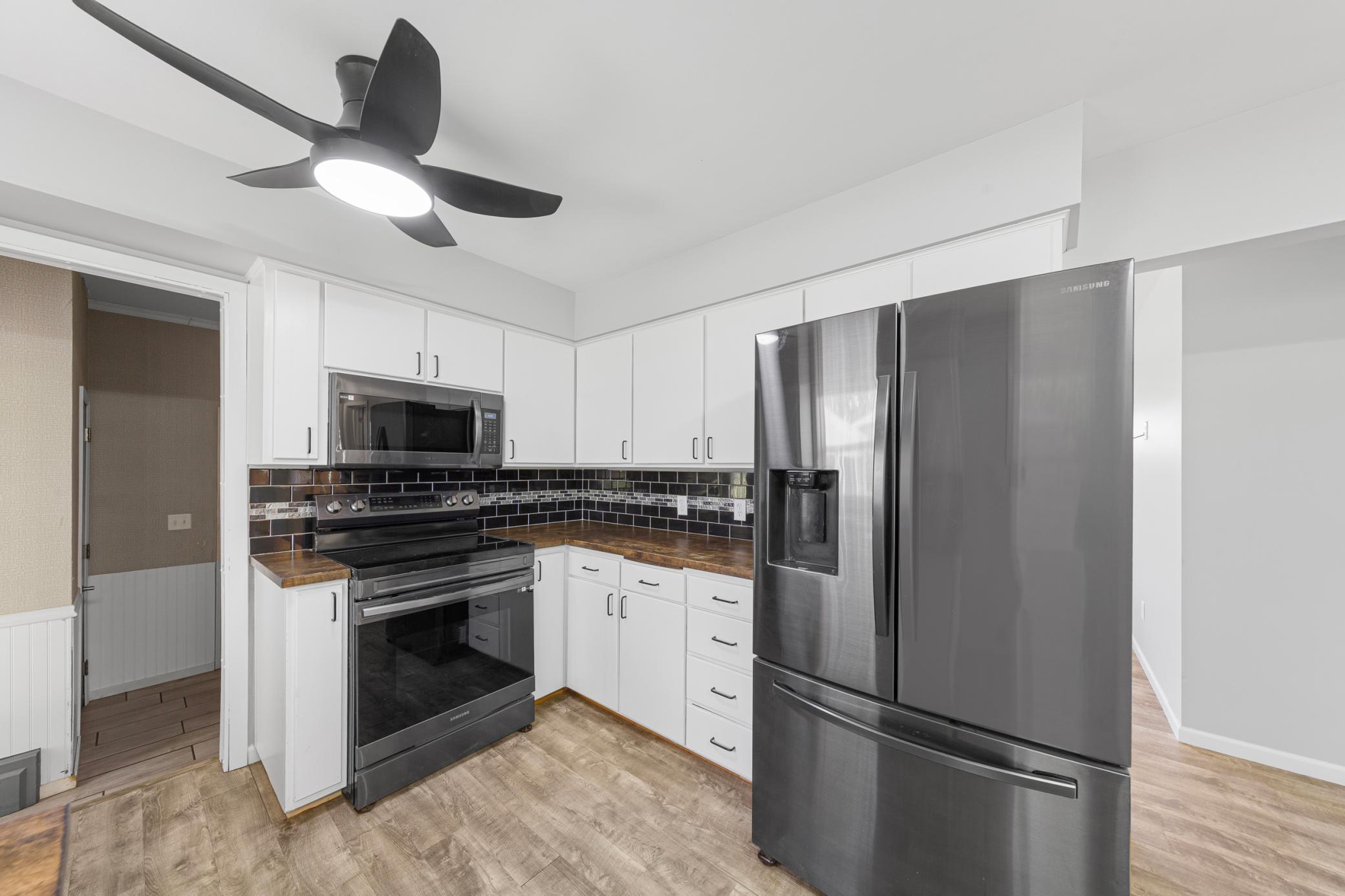 17 kitchen.jpg