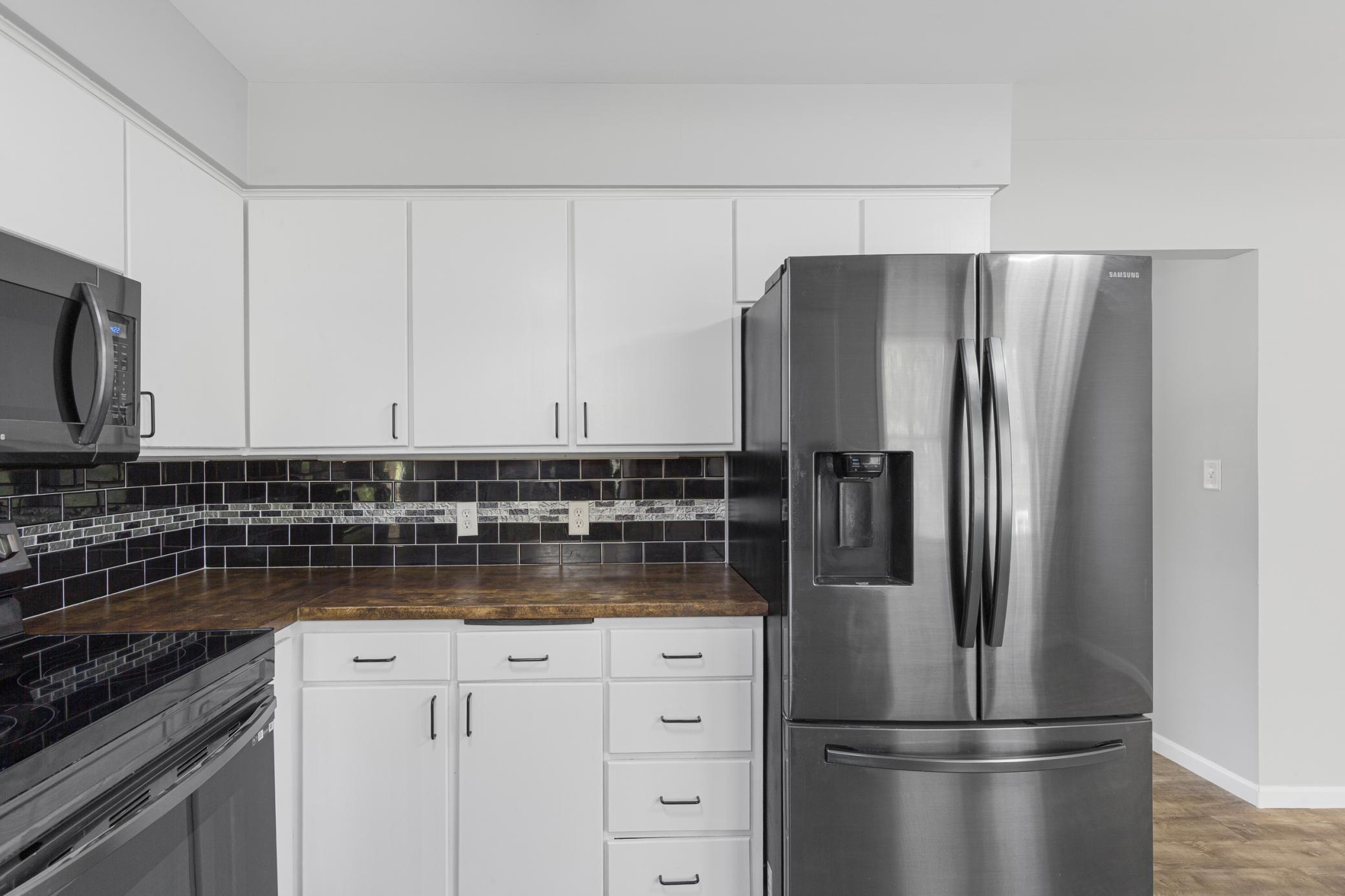 16 kitchen.jpg