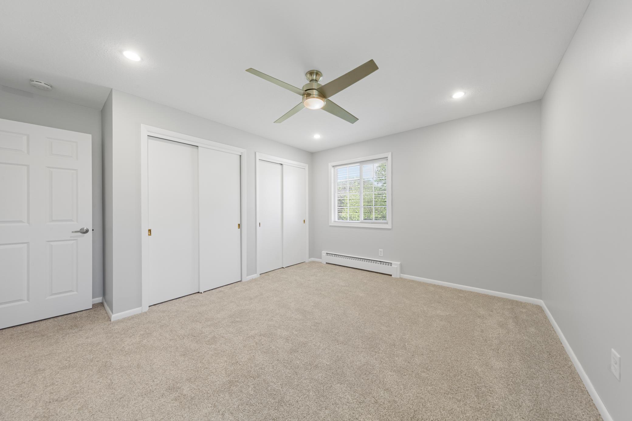 21 main bedroom.jpg