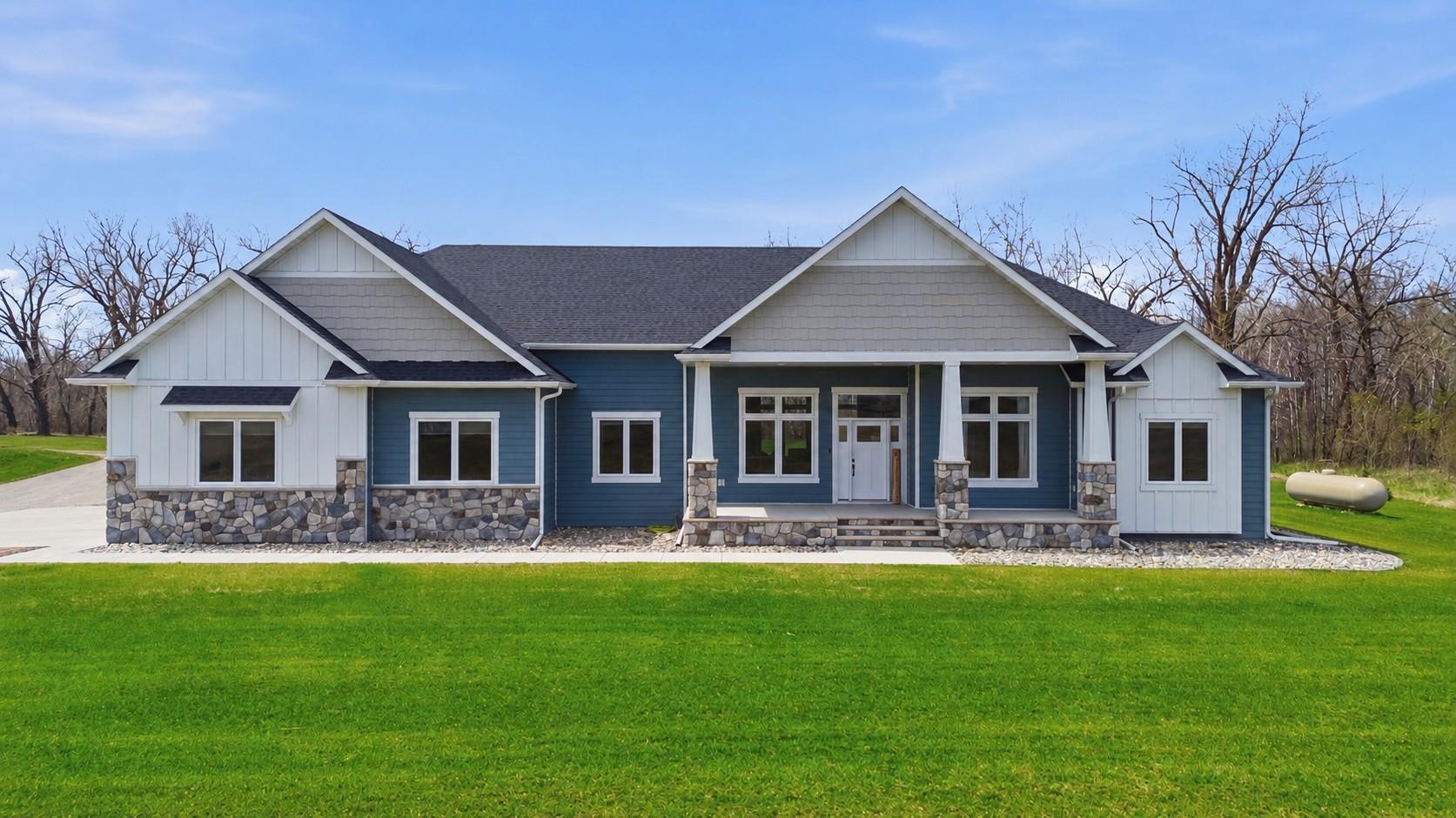 Welcome to 19561 11th Ave S Hawley