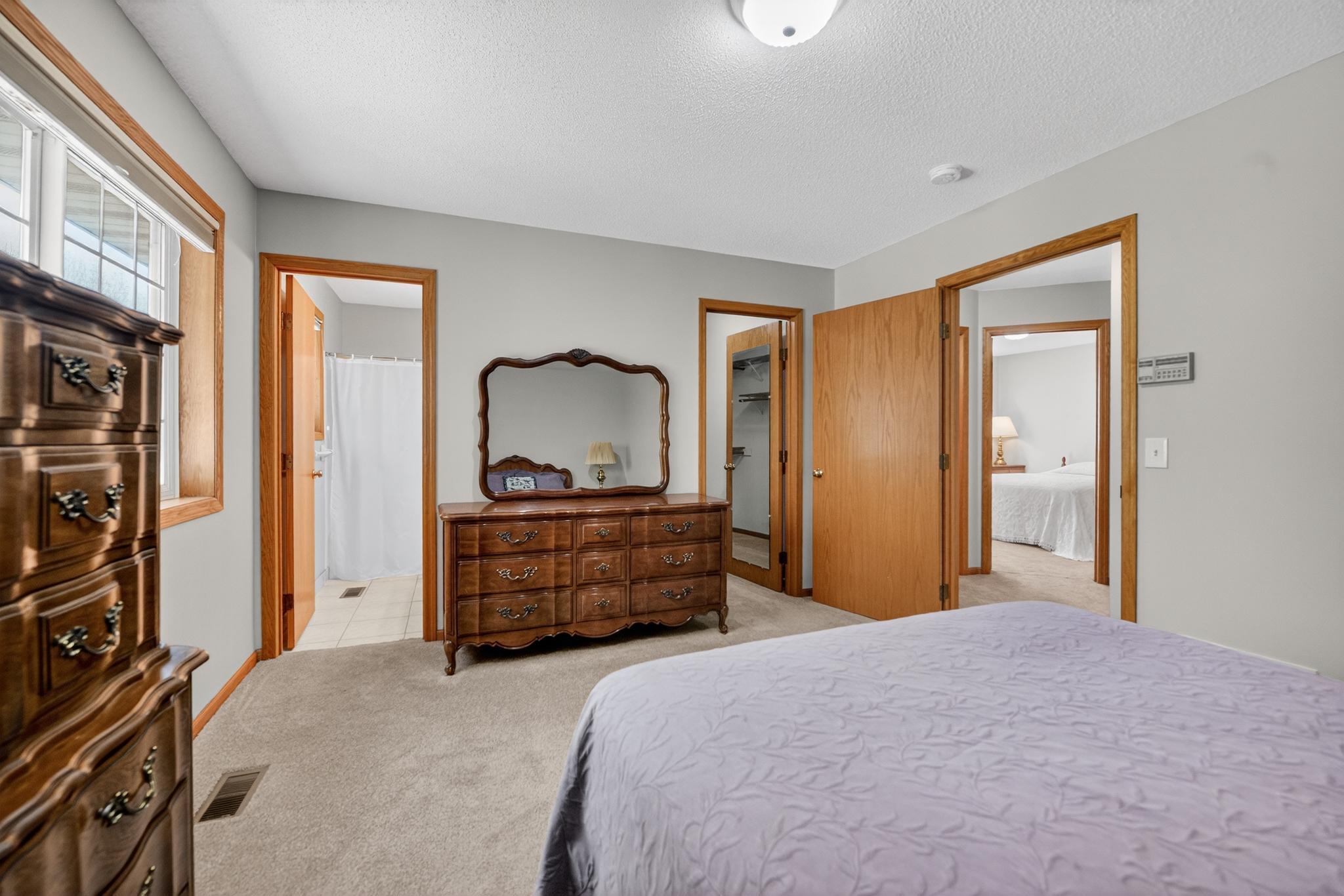 26_9244_Dunbar_Knoll_N-Bedroom-6202.jpg