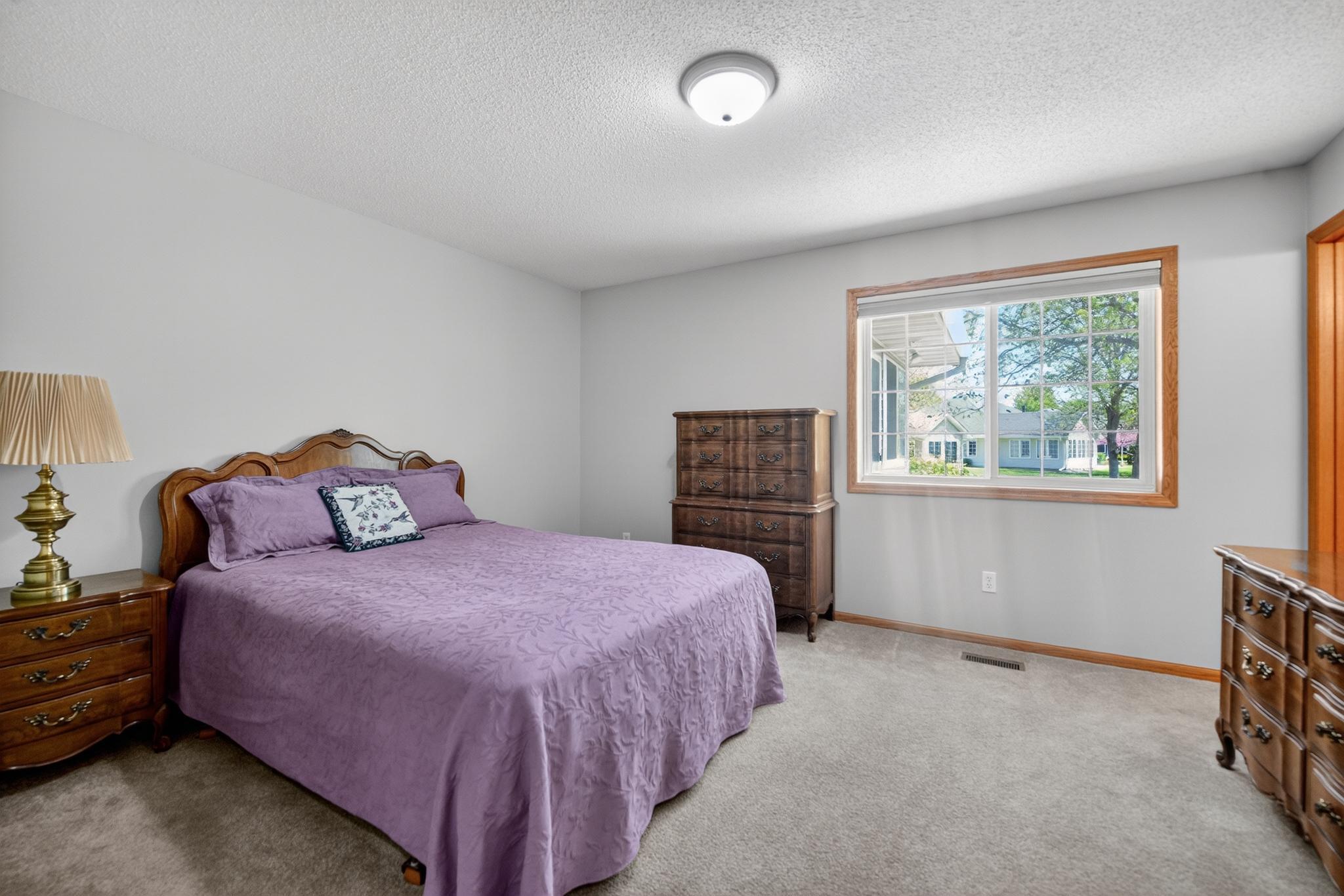 25_9244_Dunbar_Knoll_N-Bedroom-6196.jpg