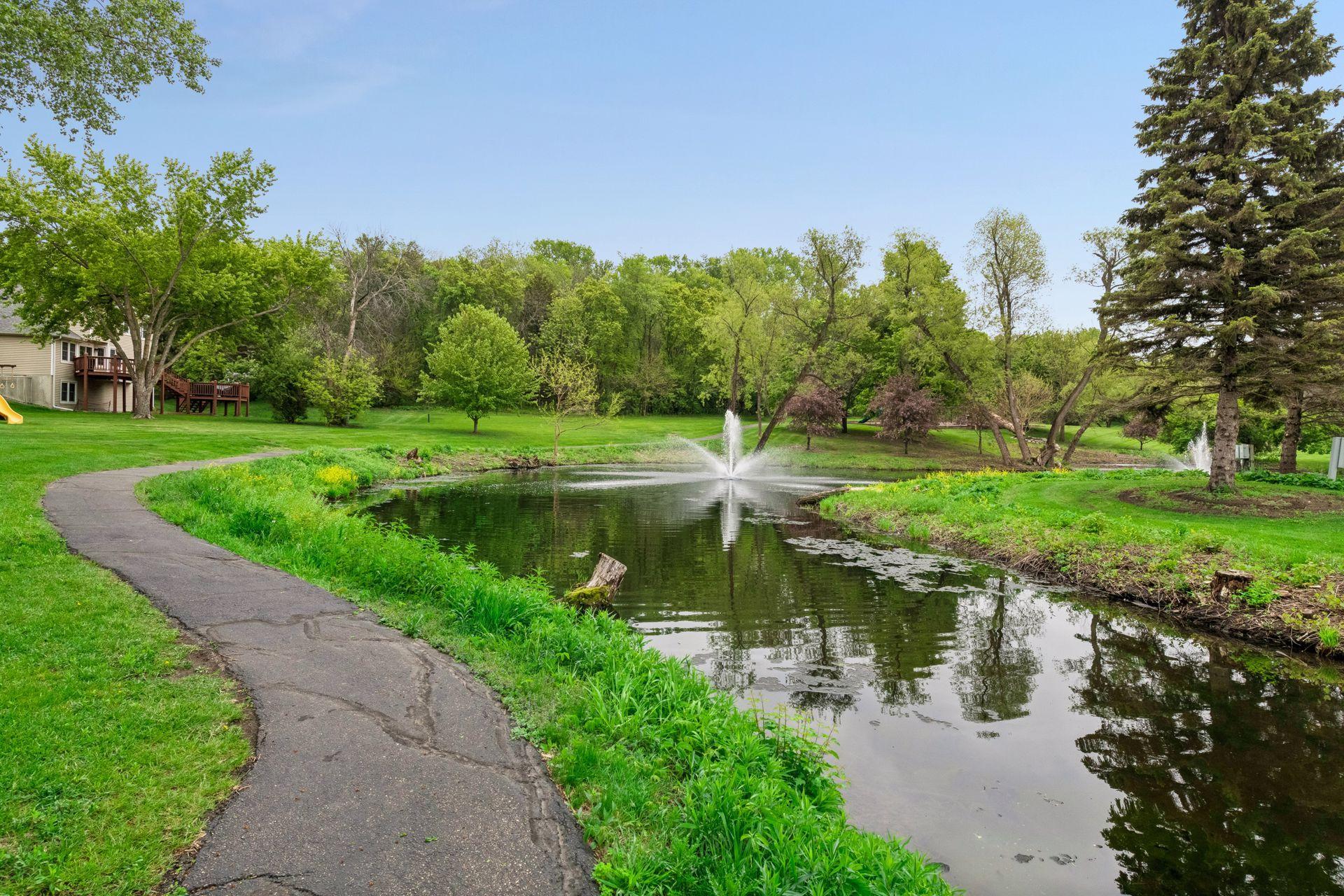 The HOA maintains the pond and fountains.