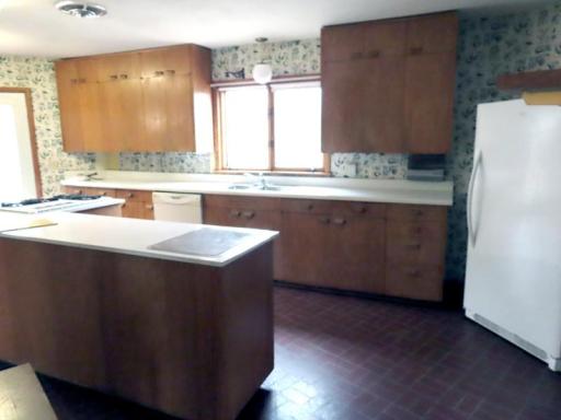 14091 180th kit sink fridge area.jpg