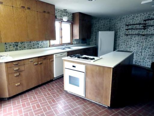 14091 180th kitchen 2.jpg