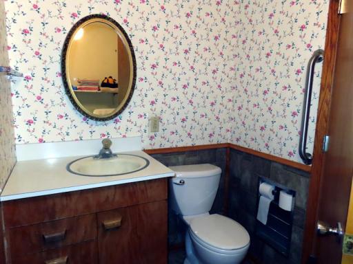 14091 180th half bath upper level.jpg