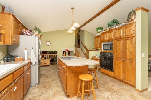 1209 Sunflower Circle S, Shakopee, MN 55379