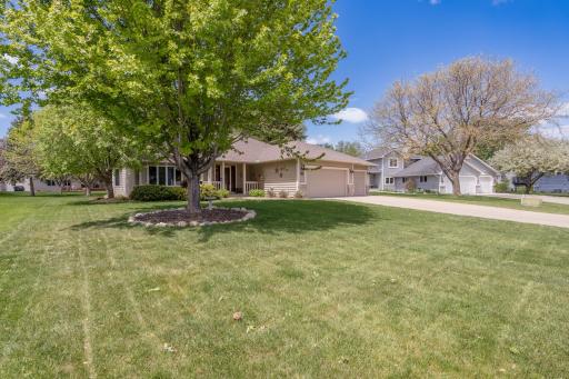 1209 Sunflower Circle S, Shakopee, MN 55379
