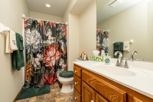 1209 Sunflower Circle S, Shakopee, MN 55379