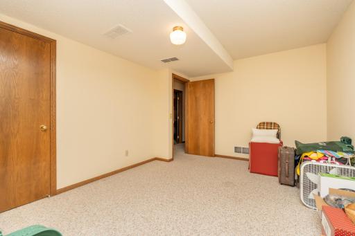 1209 Sunflower Circle S, Shakopee, MN 55379
