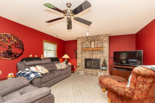 1209 Sunflower Circle S, Shakopee, MN 55379