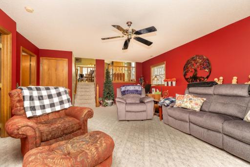 1209 Sunflower Circle S, Shakopee, MN 55379