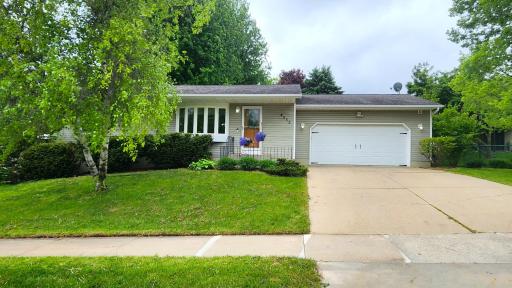 4332 Valley Drive NW, Rochester, MN 55901
