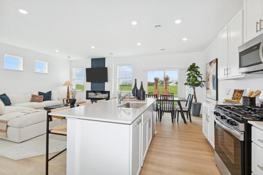 4018 Hayward Avenue N, Oakdale, MN 55128