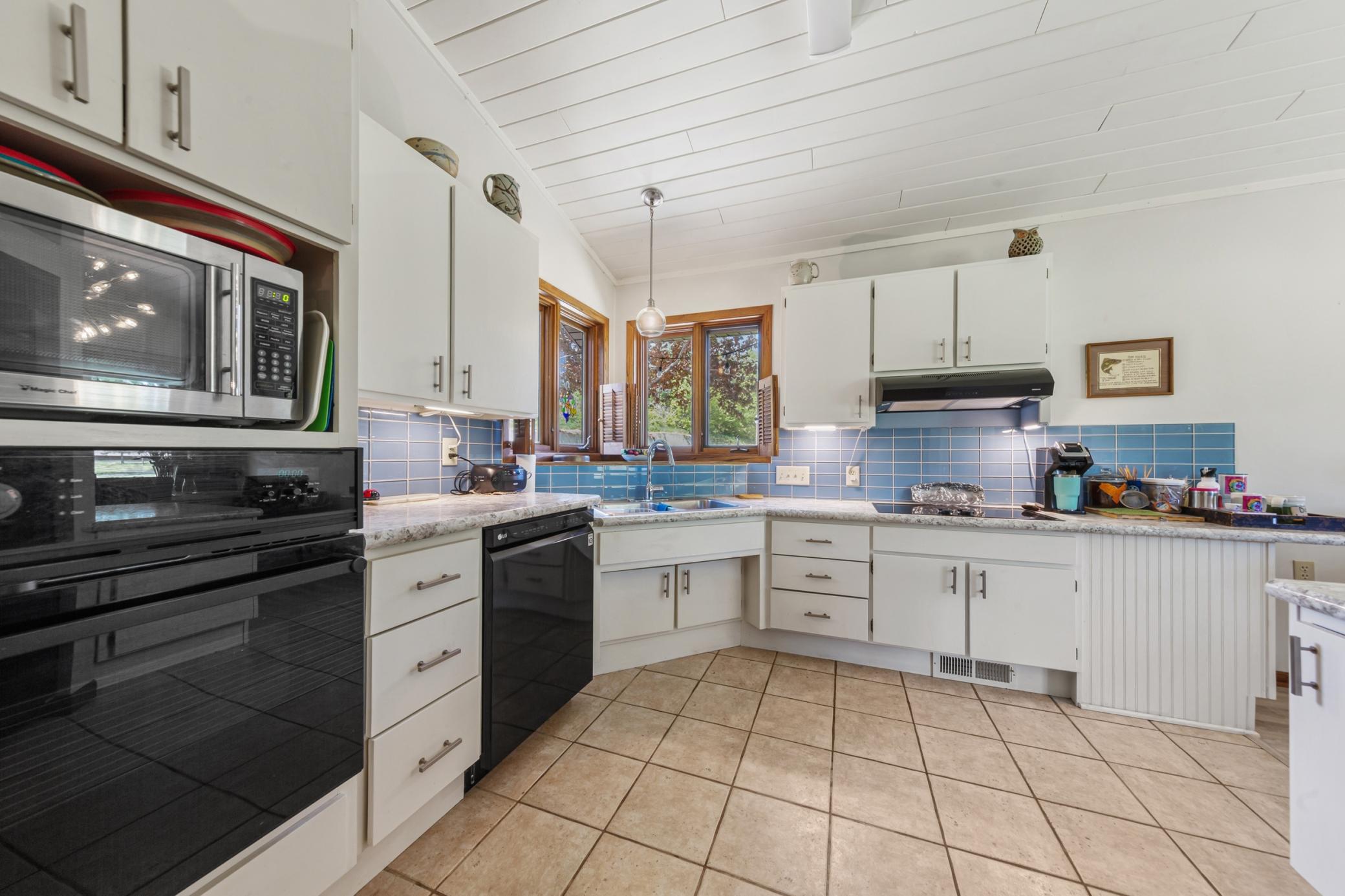 30 kitchen.jpg