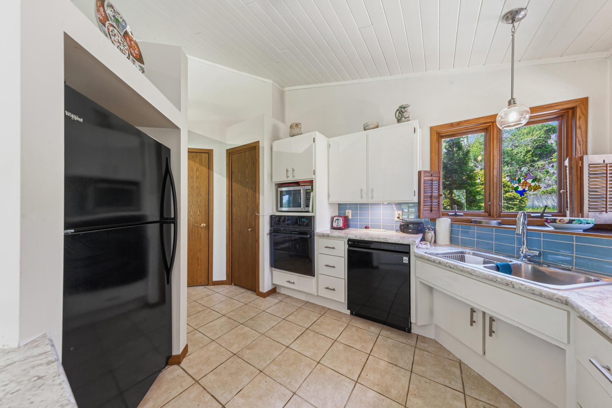 29 kitchen.jpg