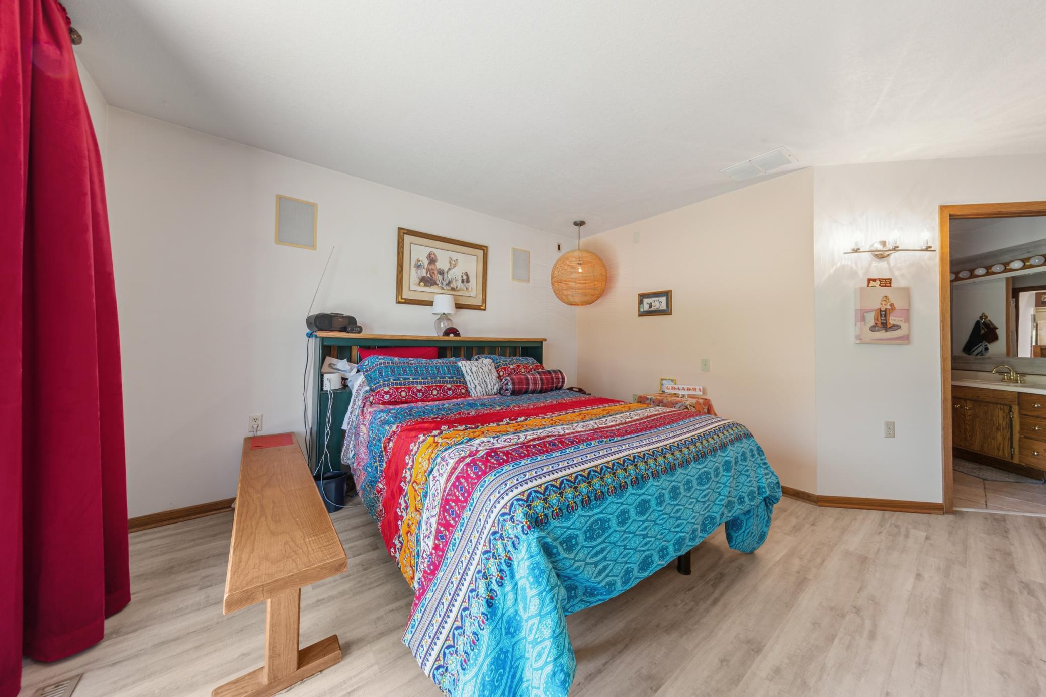 36 main bedroom.jpg