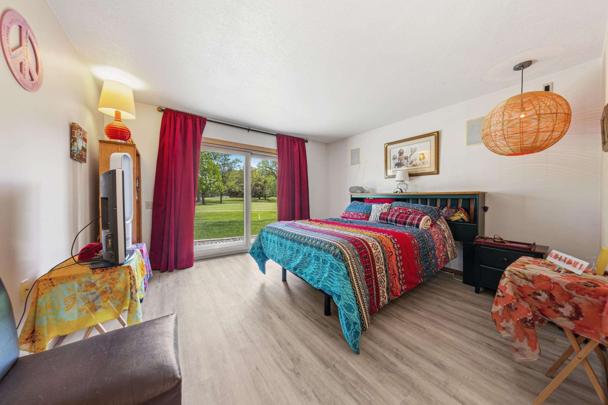 35 main bedroom.jpg