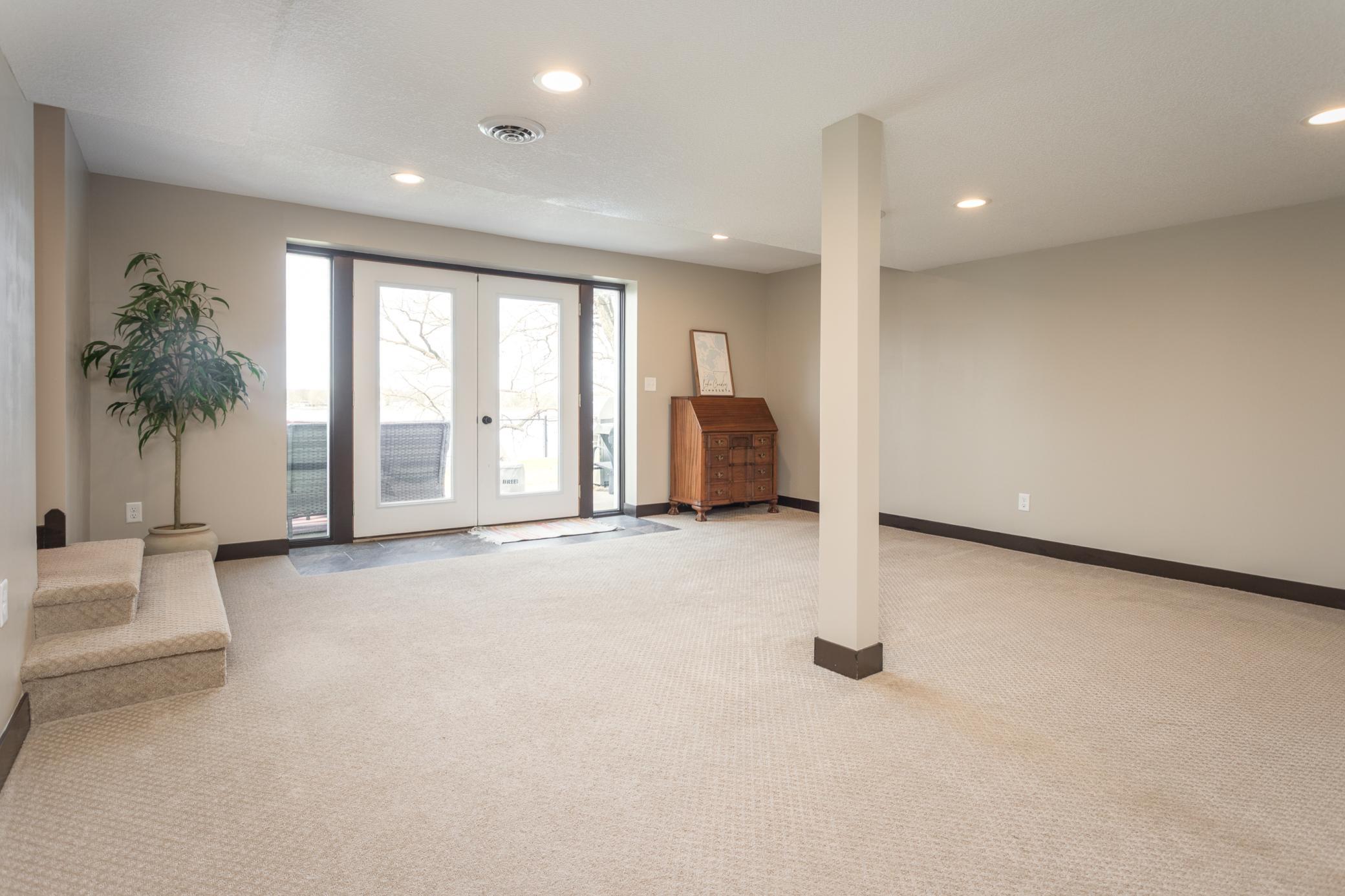 Spacious downstairs bedroom, perfect for family, guests, or a home office.