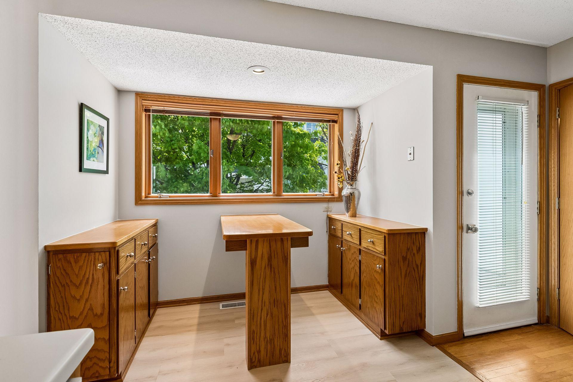 breakfast nook by kitchen