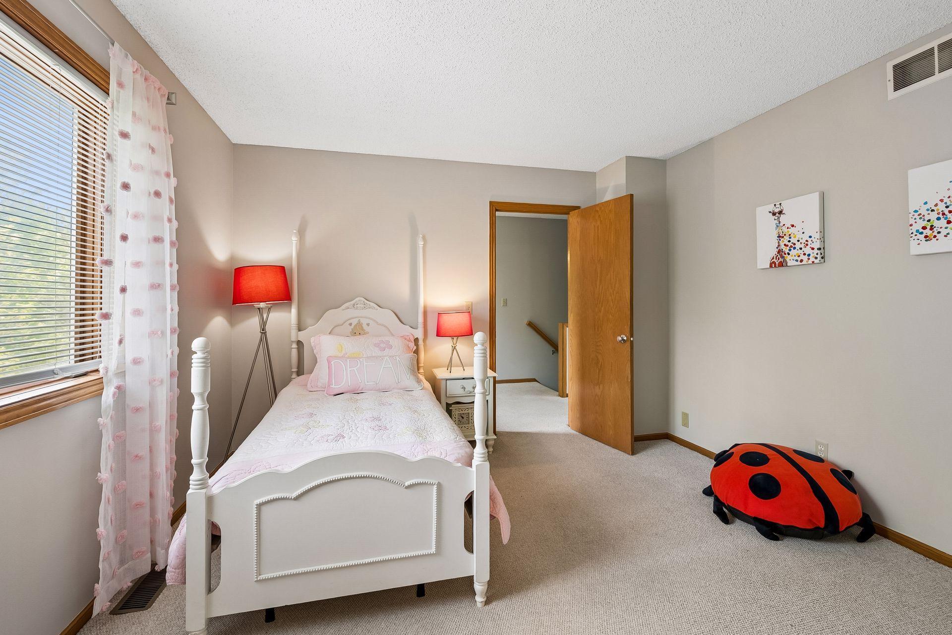 2nd bed room enough size for two twin beds