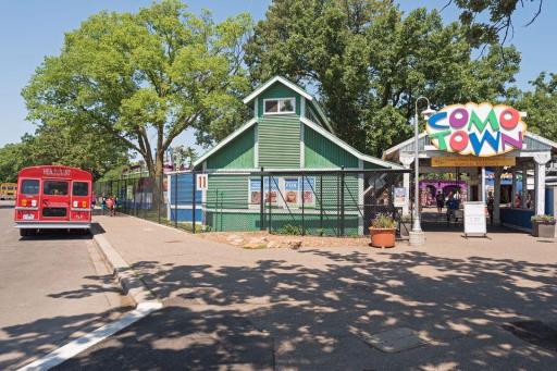 Don't miss Como Town! A fun place to take the kids after strolling through the Zoo.