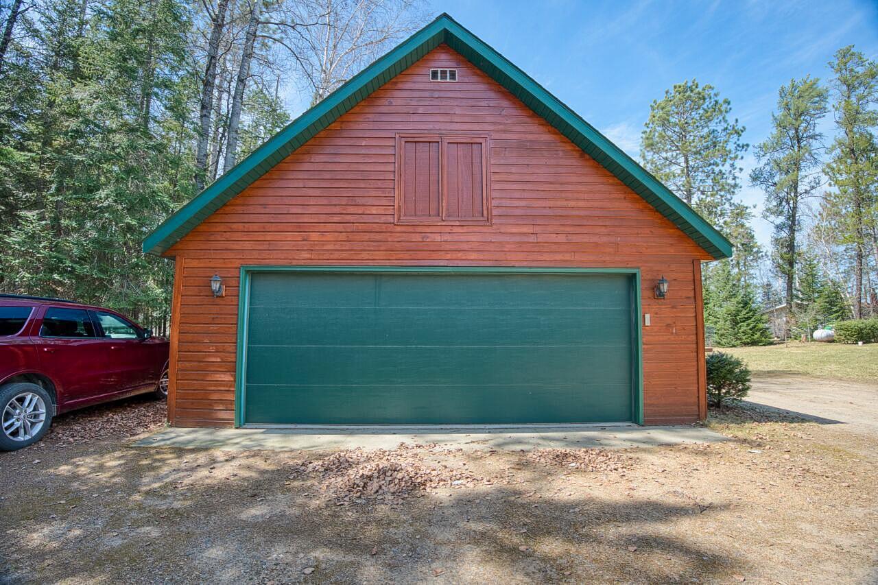 MLS-13079memory-ext2-garage2.jpg