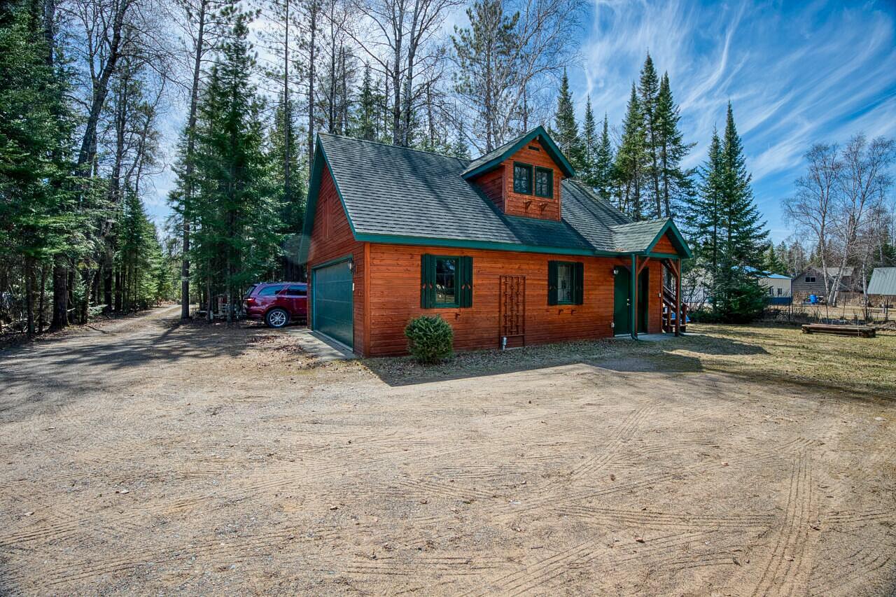 MLS-13079memory-ext2-garage1.jpg