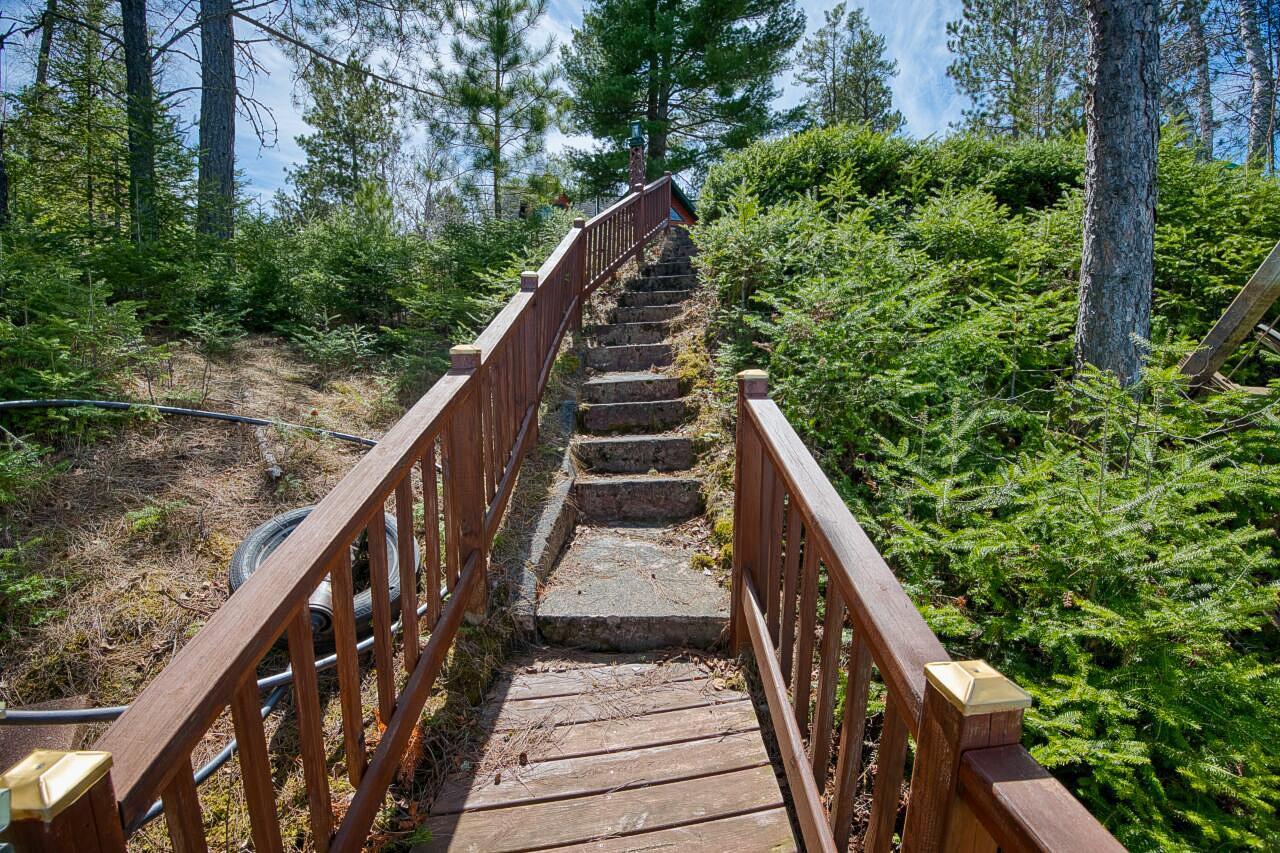MLS-13079memory-ext7-stairs1.jpg