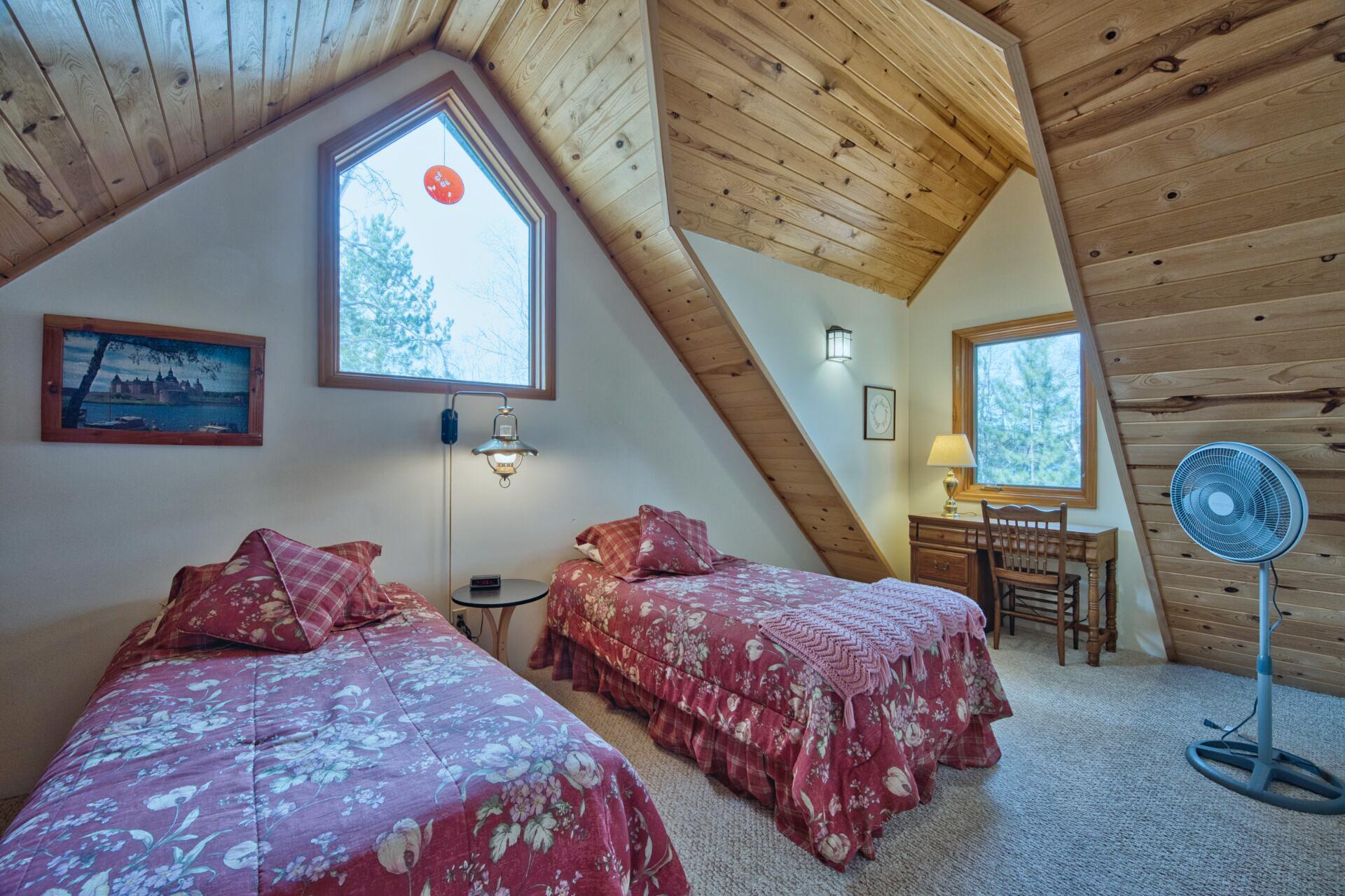 MLS-13079memory-int4-bed1.jpg