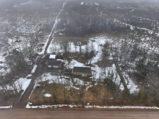 âAerial view showing the generous yard space and natural surroundings.â.jpg
