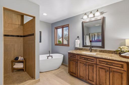 3915 Urbandale Lane N, Plymouth, MN 55446