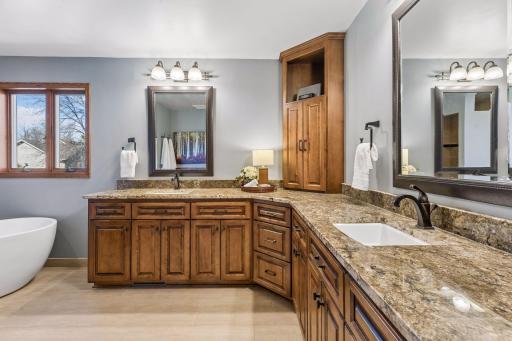 3915 Urbandale Lane N, Plymouth, MN 55446
