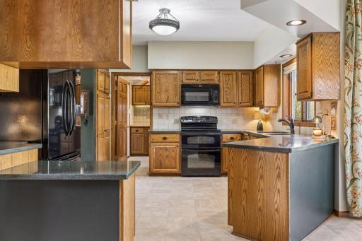 3915 Urbandale Lane N, Plymouth, MN 55446
