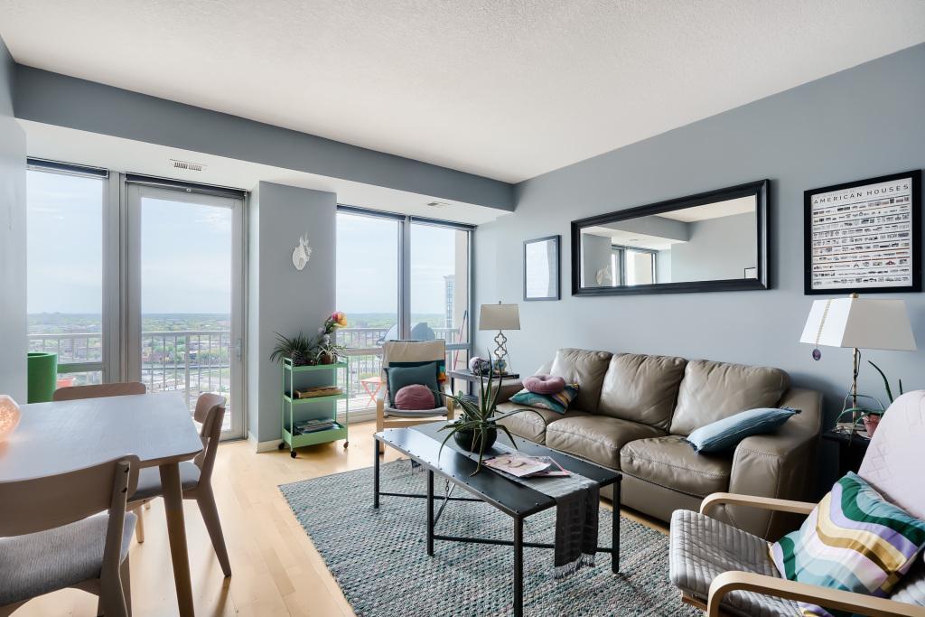 929 portland Ave - MLS Sized - 001 - 01 Living Room.jpg