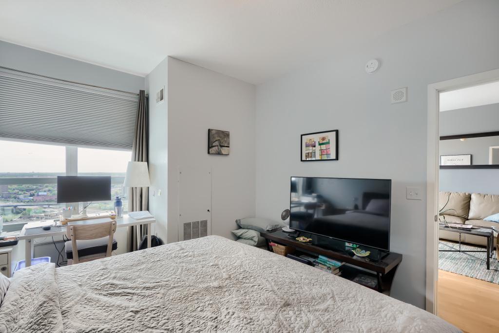 929 portland Ave - MLS Sized - 010 - 10 Primary Bedroom.jpg