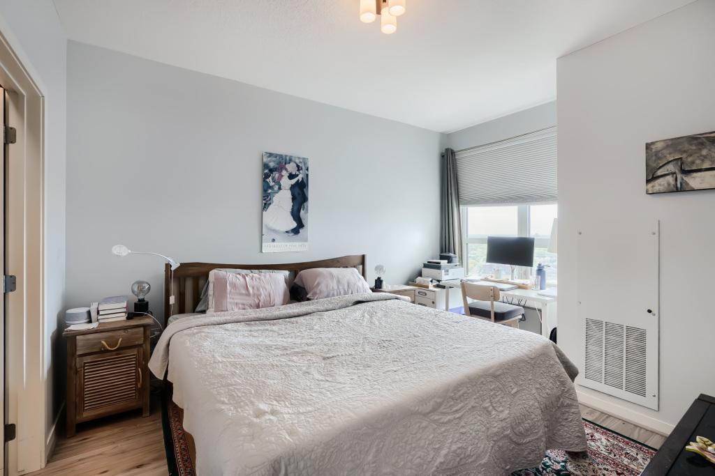 929 portland Ave - MLS Sized - 009 - 09 Primary Bedroom.jpg
