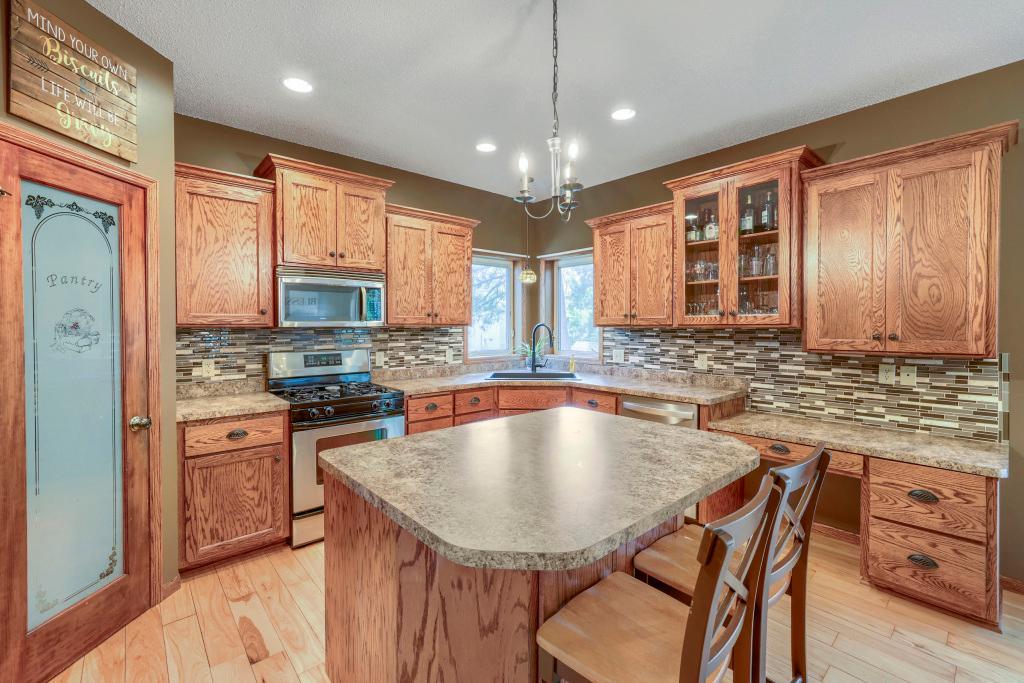 Kitchen & Center Island
