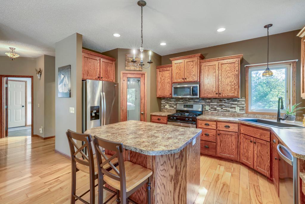 Kitchen- beautiful backsplash