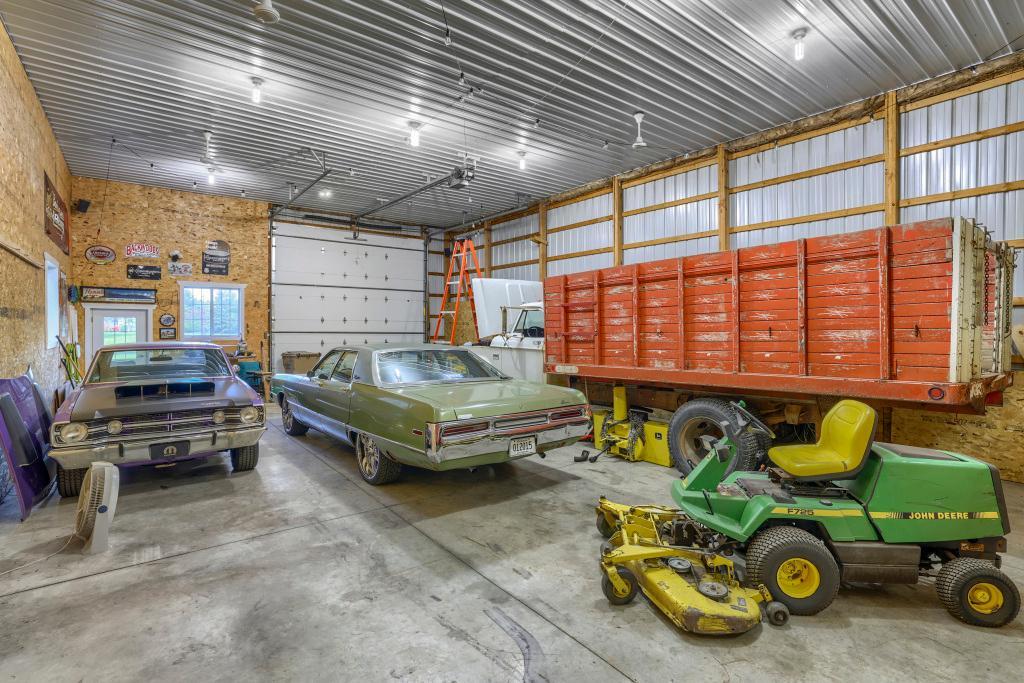 30 x 60 Garage inside