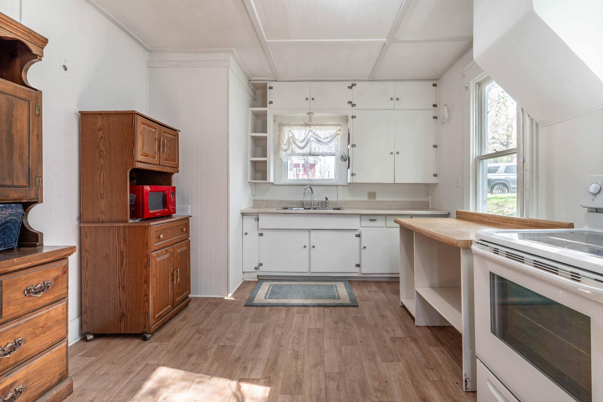 217 1st St NW