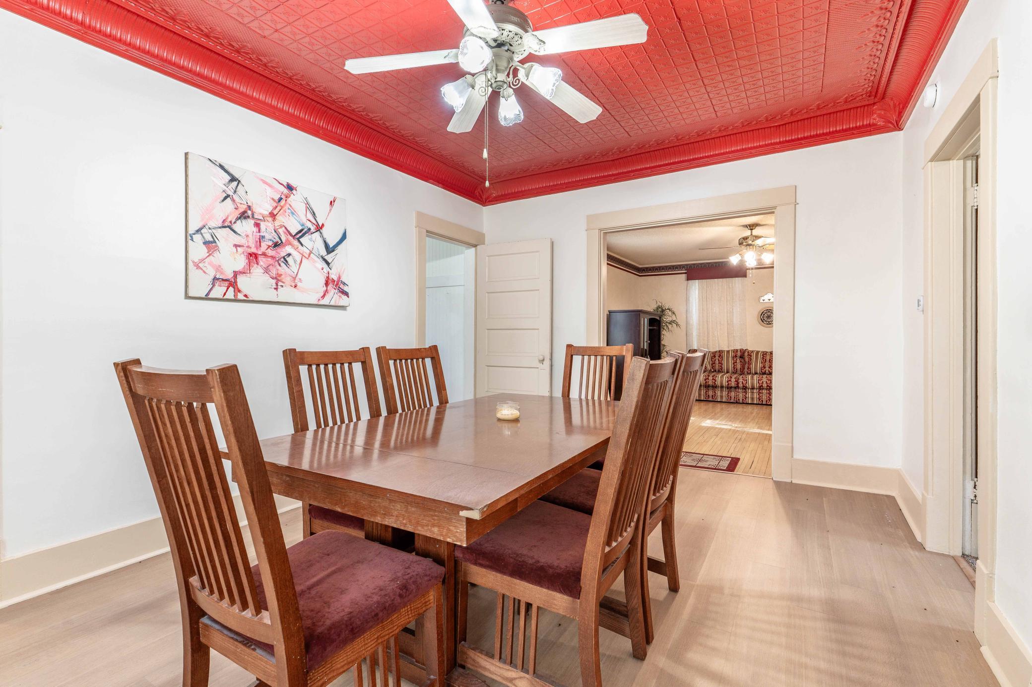 217 1st St NW
