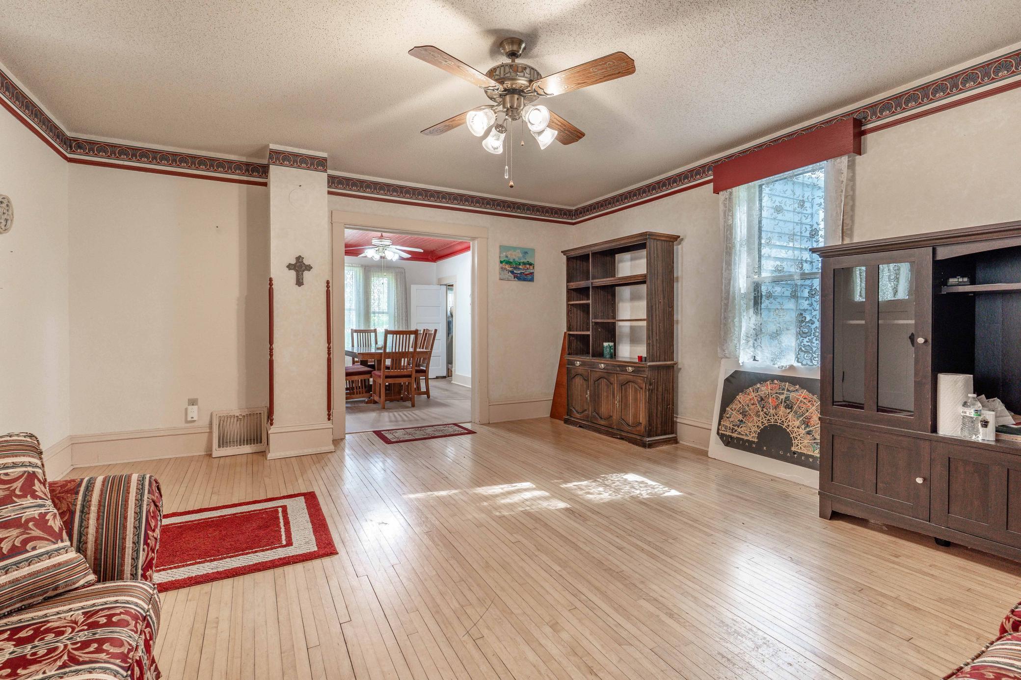 217 1st St NW