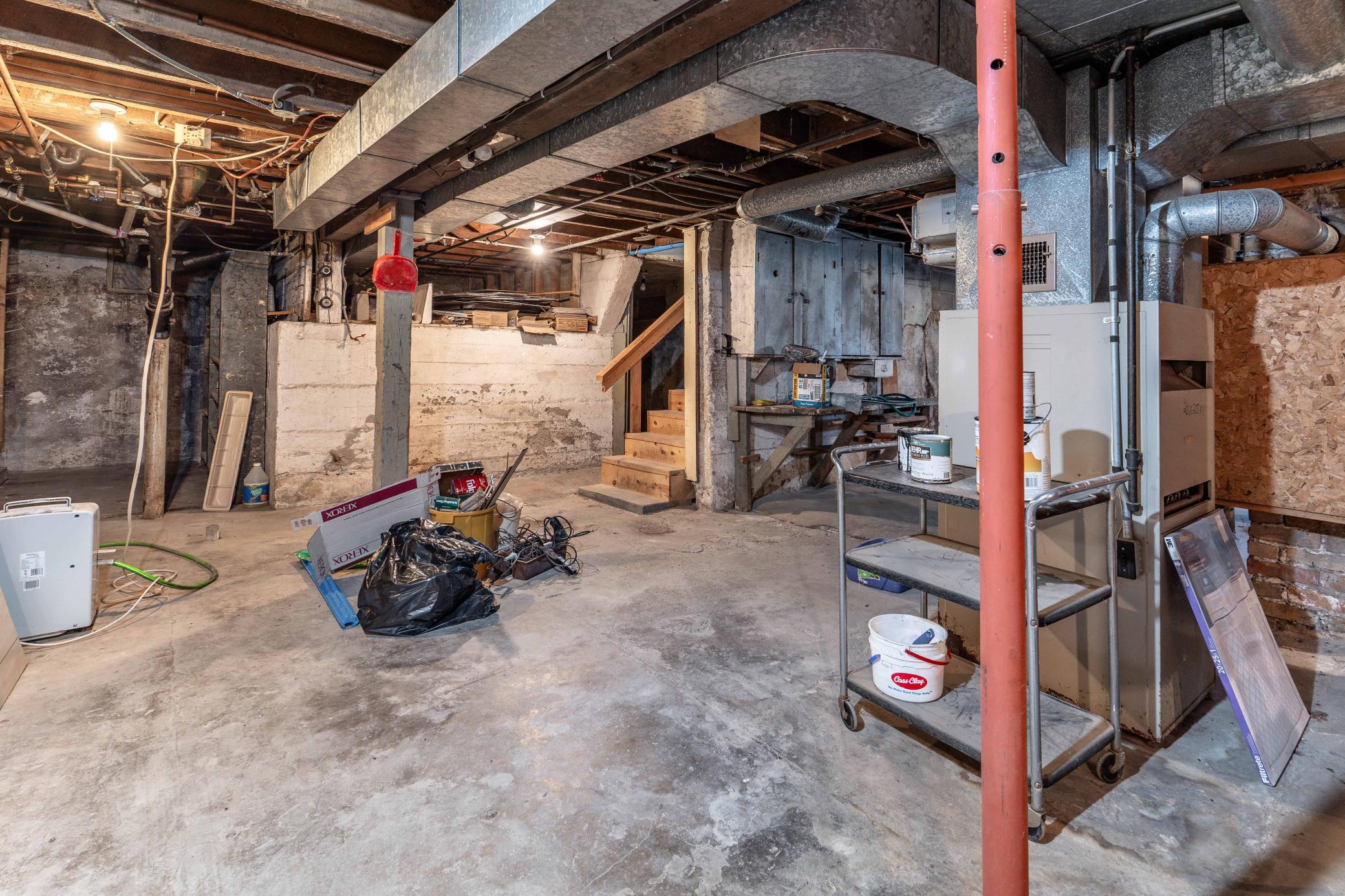 217 1st St NW