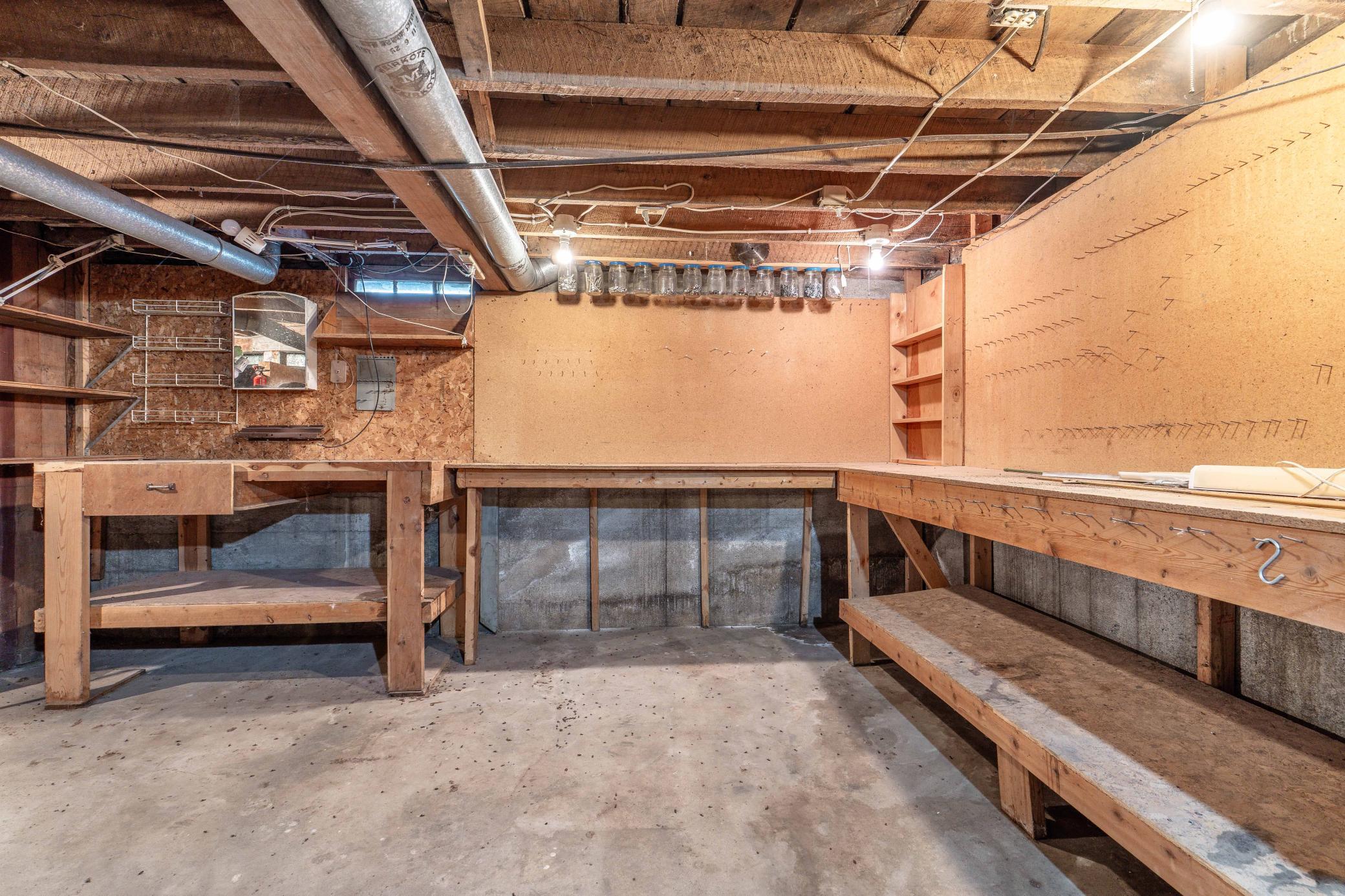 217 1st St NW
