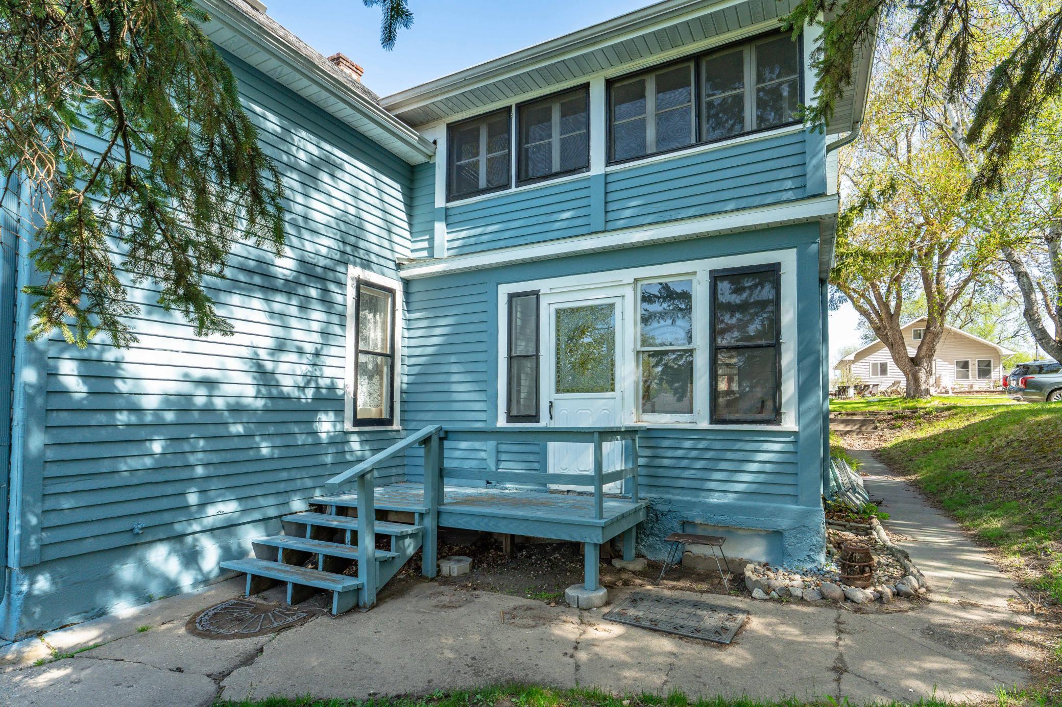 217 1st St NW