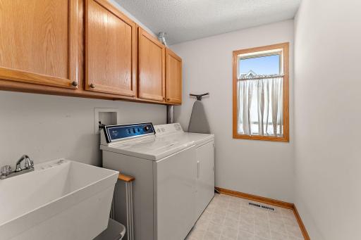 21 River Bend Place, Chaska, MN 55318